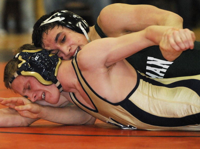 Q-C has 19 wrestlers advance to state tournament